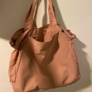 Lululemon tote